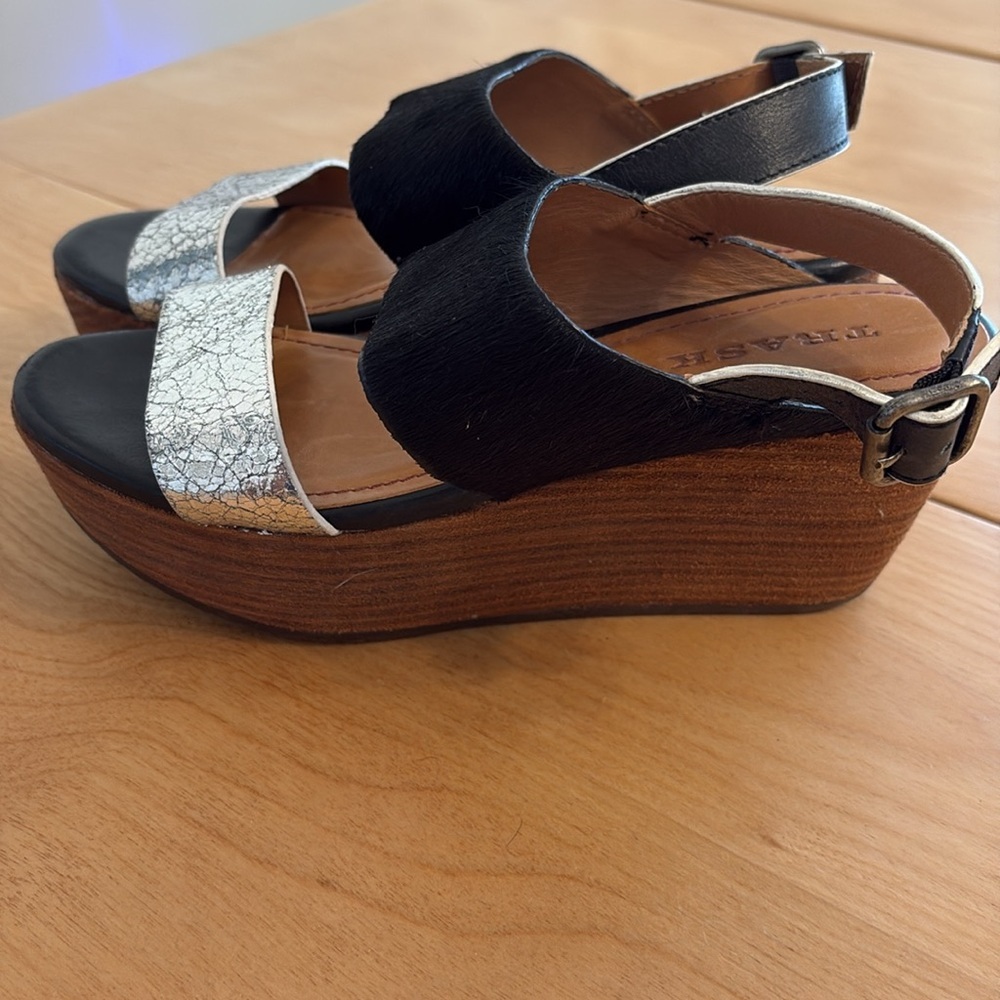 TRASK Platform Sandals. Black Calf Hair Upper & Silver Glitter Front Strap. Sz 7